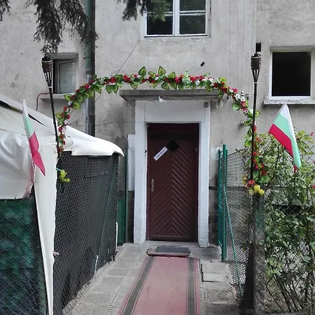 Hostel Randi Mamola *